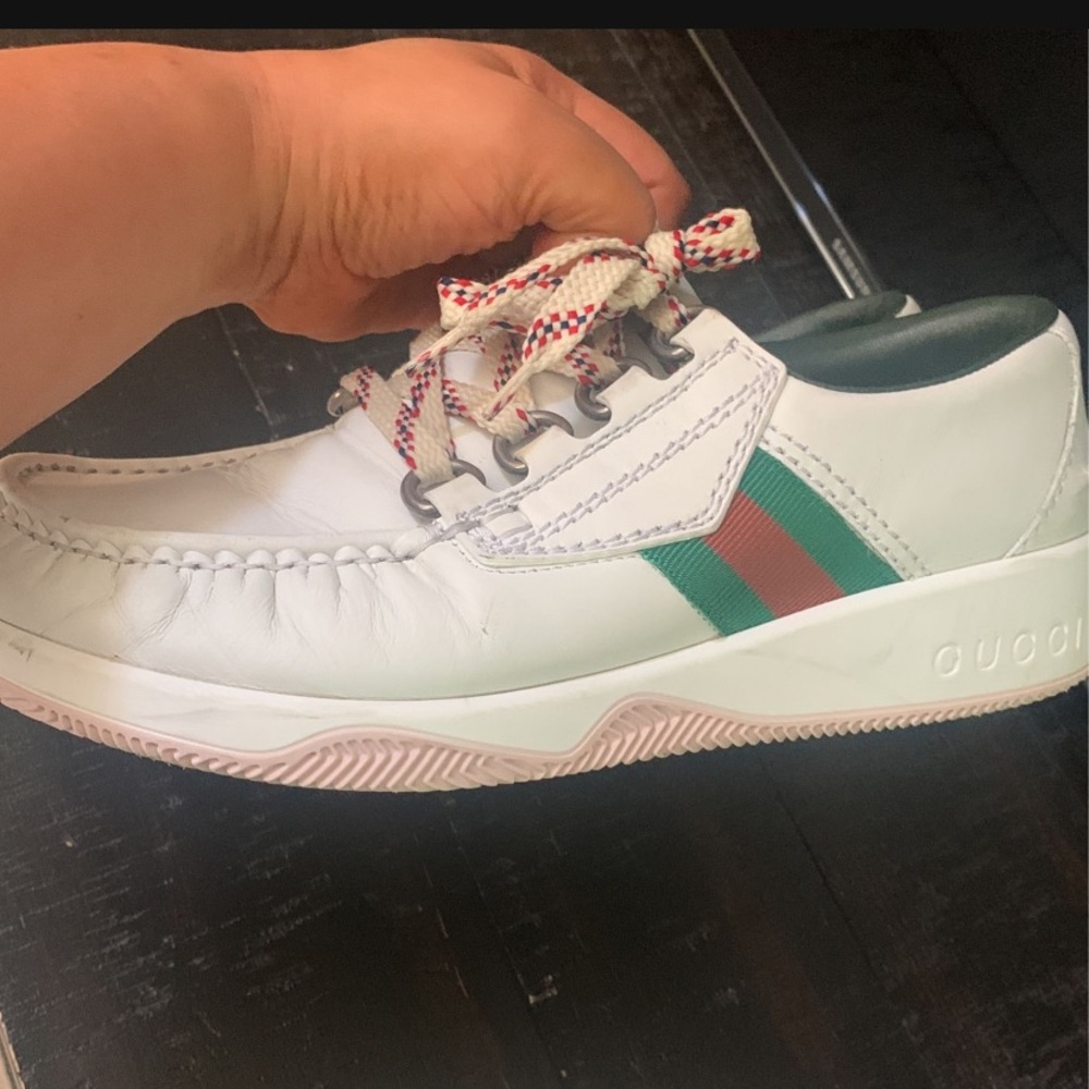 White shoe - Picture 4 of 8